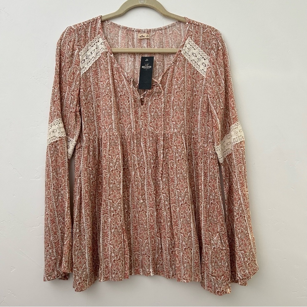 NWT Hollister Boho Babydoll Blouse Bell Sleeves Floral Print Crochet Lace Sz M